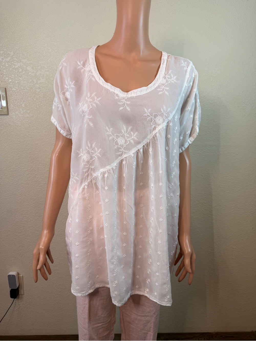 Johnny Was Women’s White Embroidered Eyelet Boho Short Sleeve Blouse Size Small - Picture 10 of 13